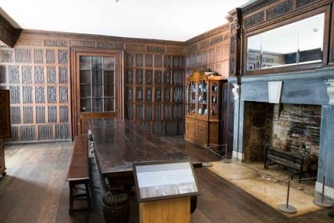 image link to Historic rooms  page.