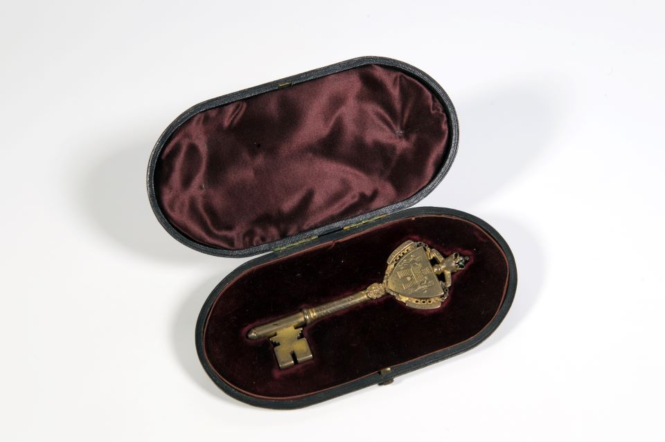 image link to Abington Park ceremonial key  page.