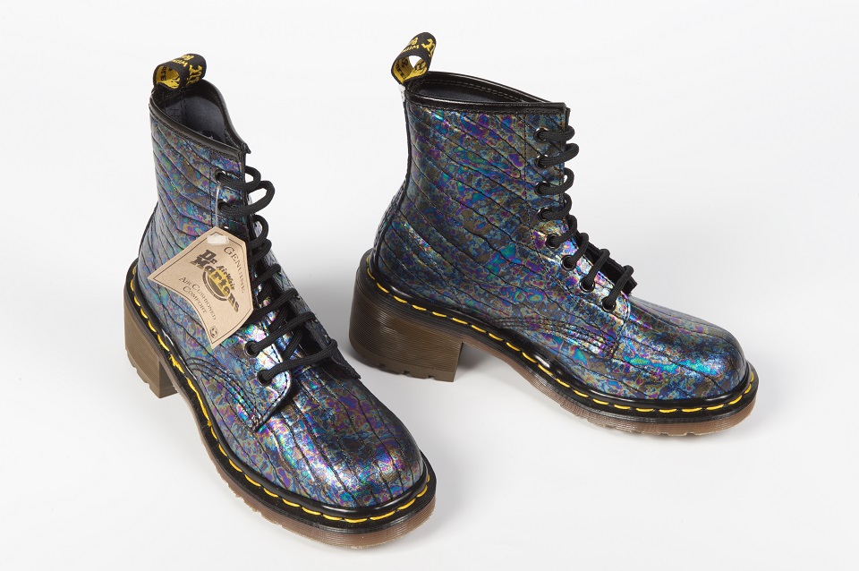Ypu are hoveing over an image linked to Dr Marten boots