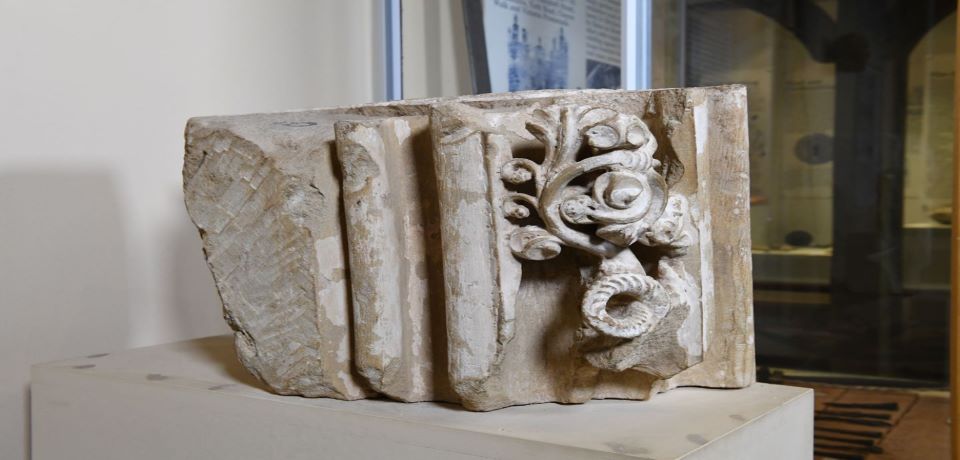 Ypu are hoveing over an image linked to Carved stone from Northampton Castle