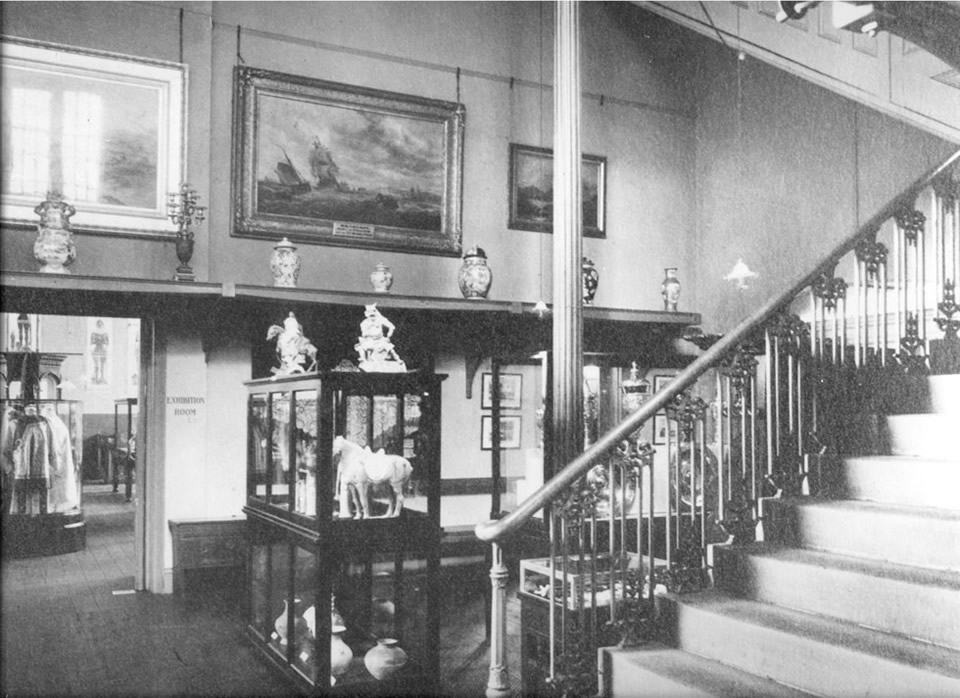  Image link to Northampton Museum and Art Gallery page.