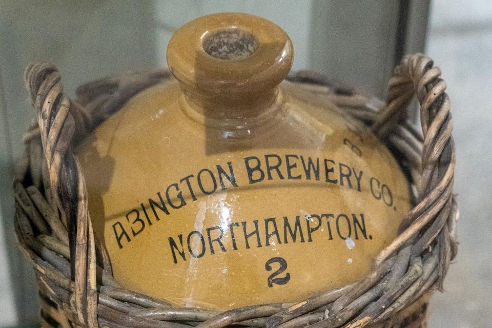 image link to Abington brewery jug page.