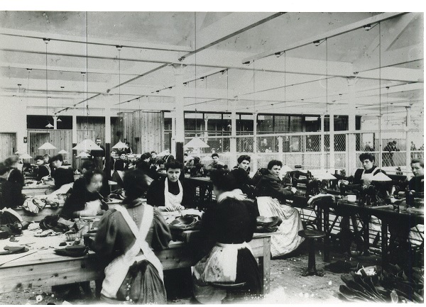 Black and white photograph of the closing room at J. Sears &amp; Co (Trueform Boot Co) Ltd, Northampton, c.1900
