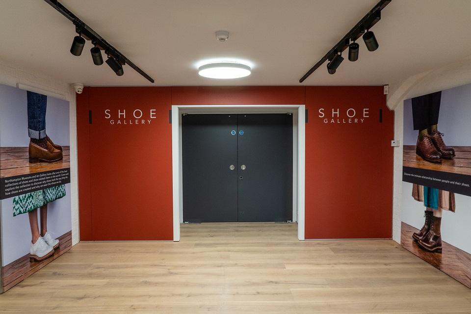 Shoe gallery entrance 