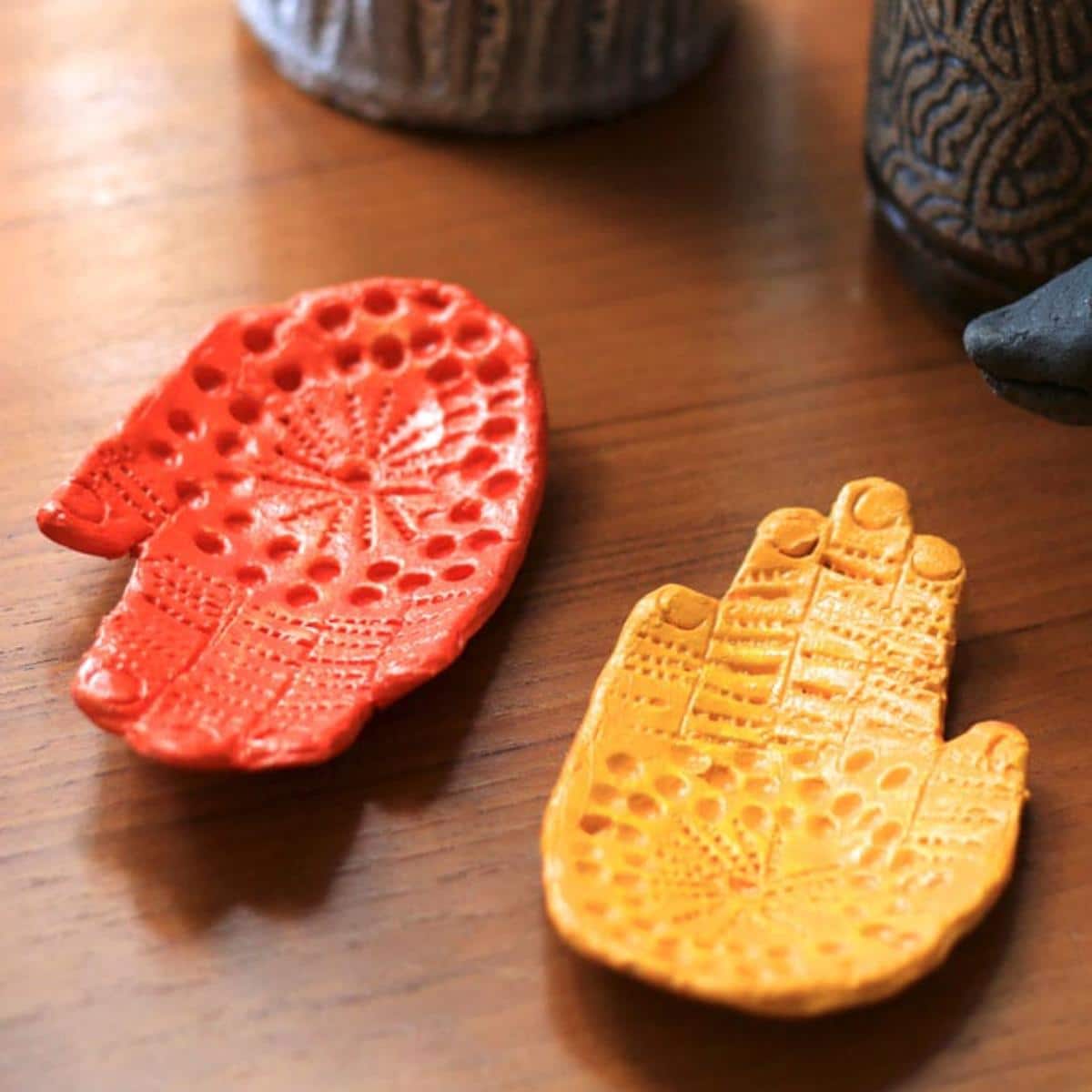 31-clay-hand-dish